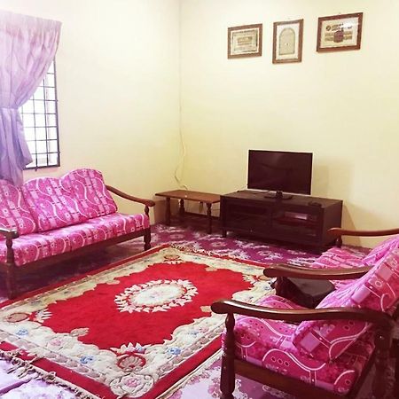 Homestay Bandar Pekan - Musleem Preferred ภายนอก รูปภาพ