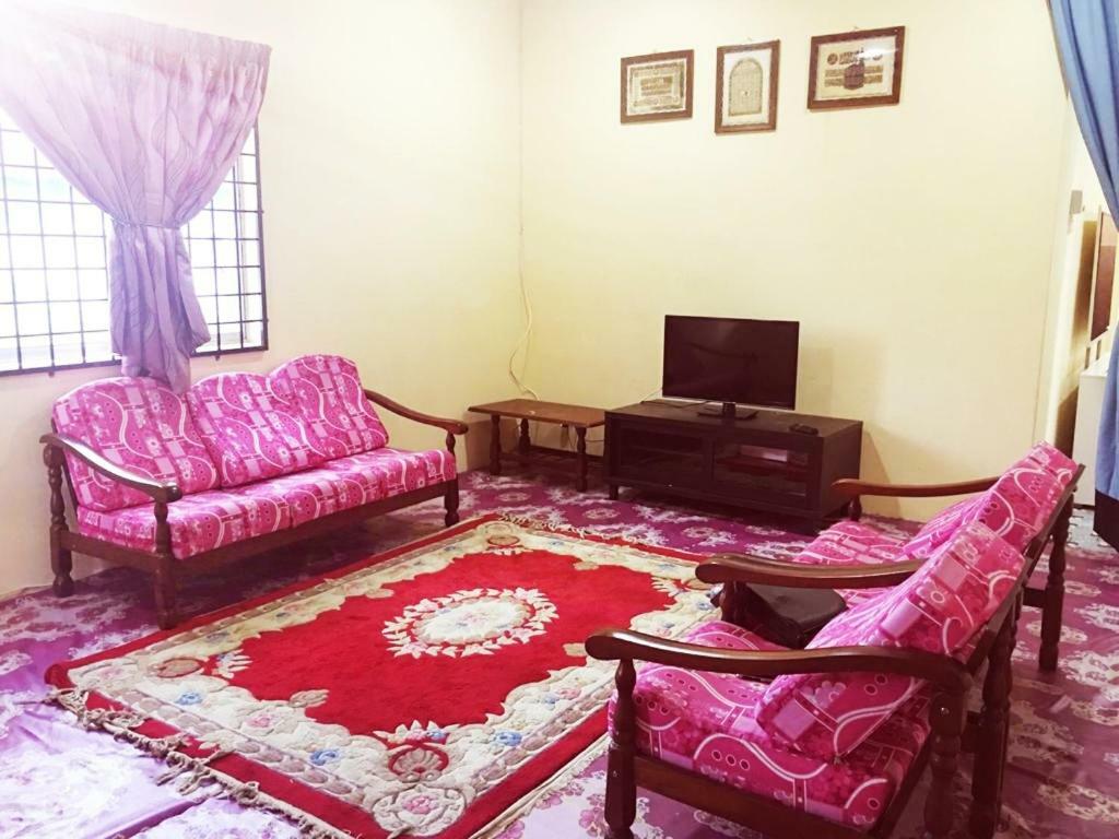 Homestay Bandar Pekan - Musleem Preferred ภายนอก รูปภาพ